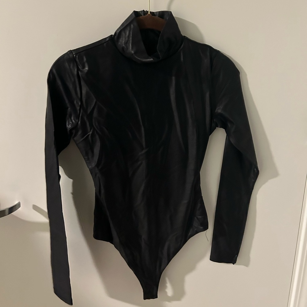 SUPER CUTE AND NEVED WORN BODYSUIT